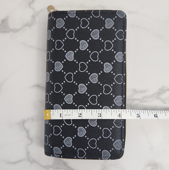 Stylish Black & White Heart Print Pattern Double Zip Wristlet Wallet - Picture 12 of 12